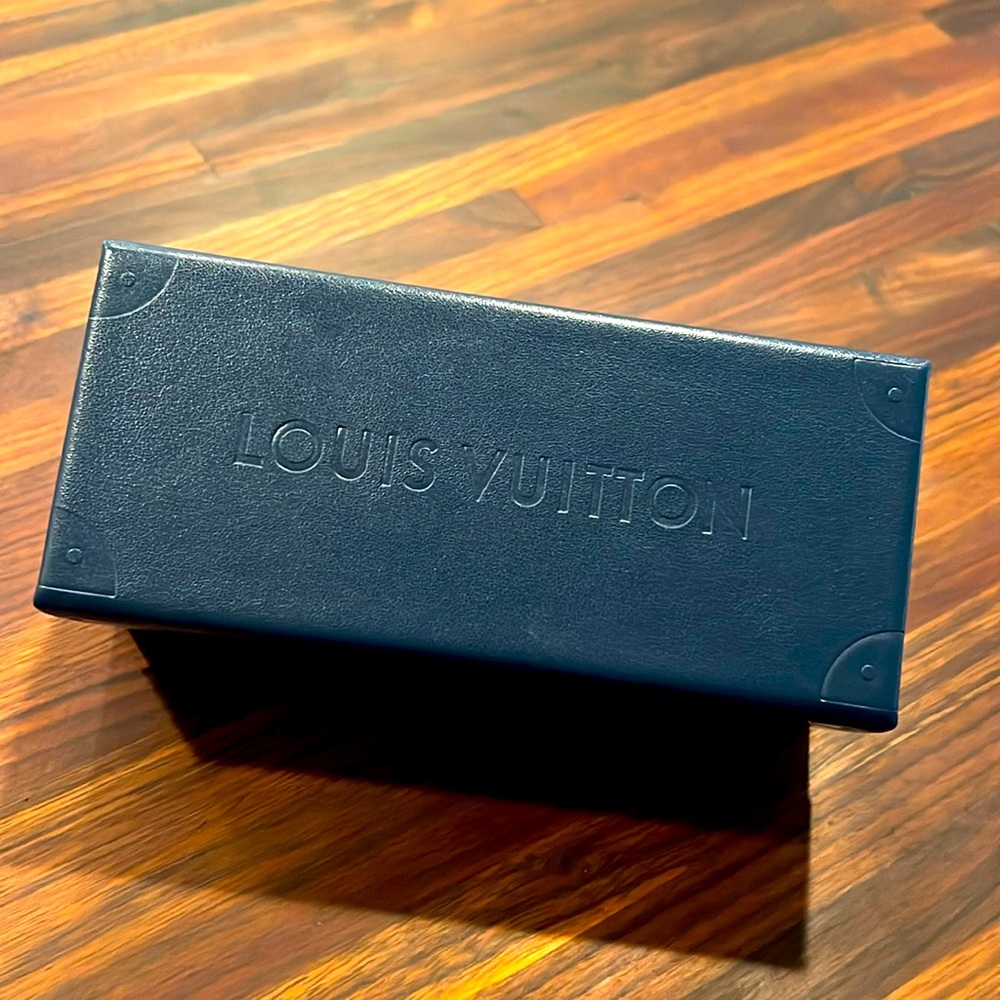 Louis Vuitton Case - Picture 3 of 4